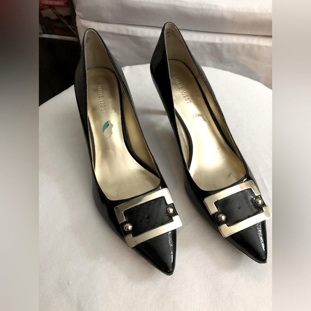 Nine West black leather and gold accent pumps